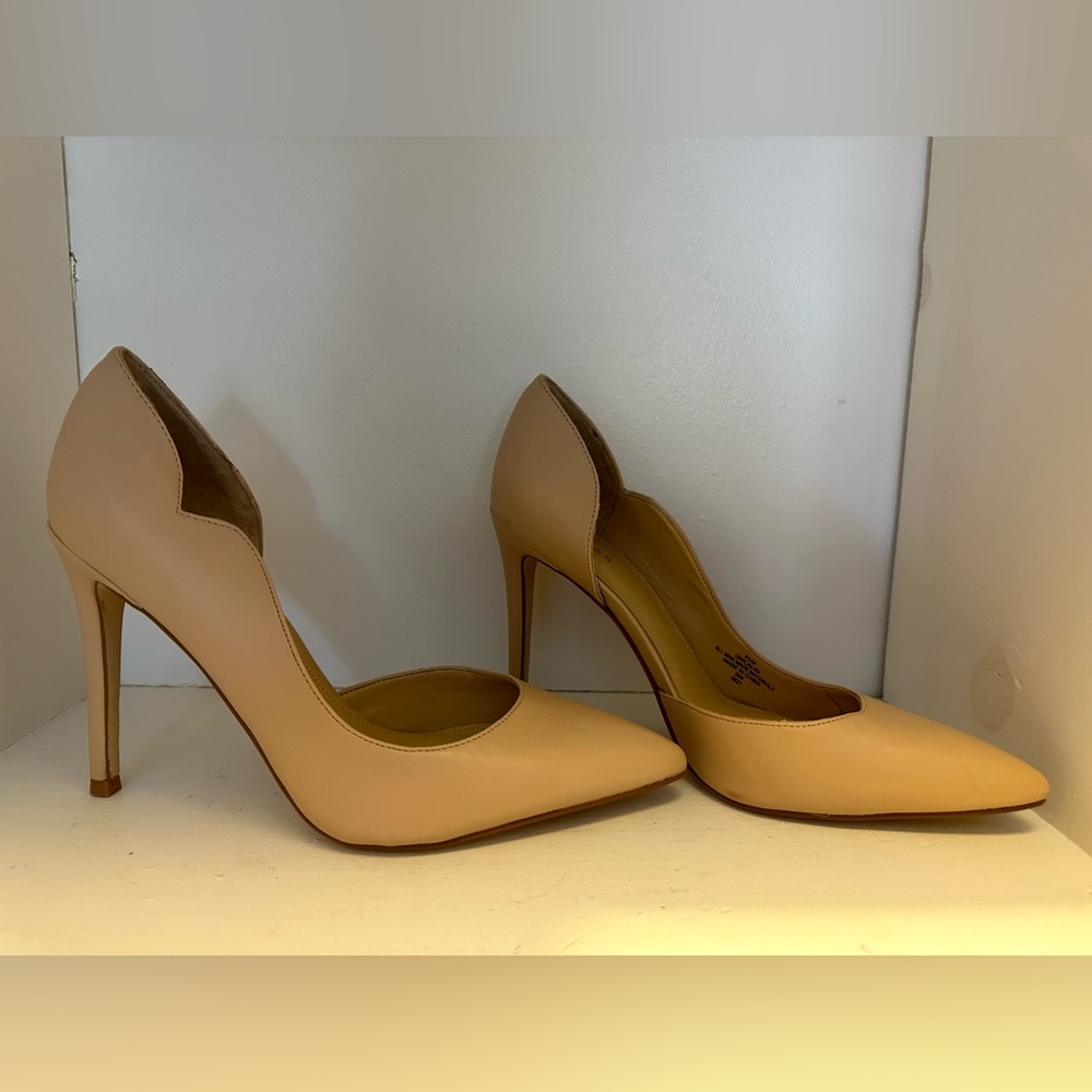 Guess neutral pumps. Size 8 1/2